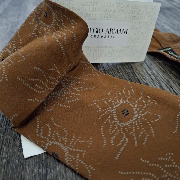 NWT Vintage Giorgio Armani Cravatte Made in Italy 100% Pure Silk Tie. - Picture 1 of 15
